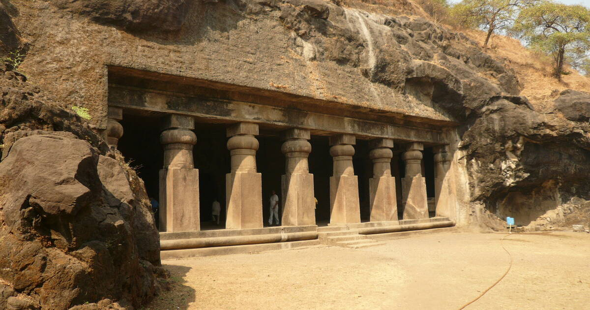 एलीफेंटा की गुफाएं — शिव की पवित्र नगरी